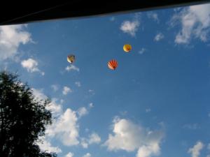 a group of three kites flying in the sky at La Maison du Parc in Saint-Raphaël