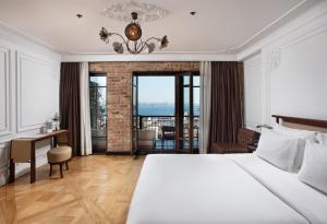 Postel nebo postele na pokoji v ubytování Georges Hotel Galata