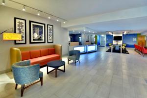 Χώρος καθιστικού στο Holiday Inn Express Danville by IHG