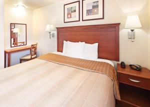 Imagem da galeria de Candlewood Suites Fayetteville, an IHG Hotel em Fayetteville