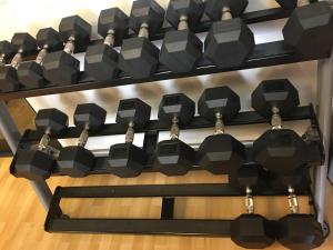 Fitness centrum a/nebo fitness zařízení v ubytování Holiday Inn Express Hotel & Suites Littleton by IHG