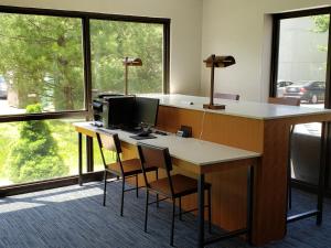an office with a desk with a computer on it at Holiday Inn Express Edgewood-Aberdeen-Bel Air in Edgewood
