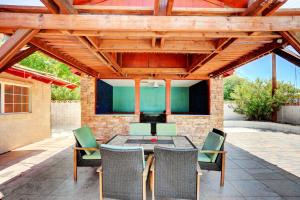 Las Vegas Elegance! Pool Table & Sparkling Pool! Home