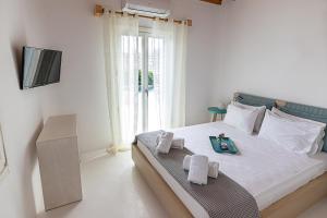 Кровать или кровати в номере Livadi House +27 фотографий