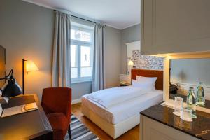 Ένα ή περισσότερα κρεβάτια σε δωμάτιο στο Hotel Halm Konstanz +33 φωτογραφίες