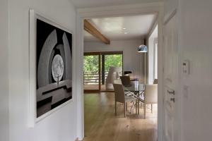 a dining room with a dining table and a dining roomiasm at Casa Alchimia in Freeport