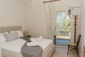 a bedroom with a bed with two towels on it at Doroufi Inn in Koilás