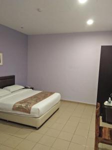 TIONG HUA HOTEL客房内的一张或多张床位