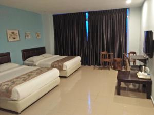 TIONG HUA HOTEL客房内的一张或多张床位