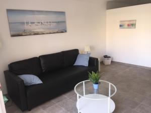 A seating area at Orlando Adeje