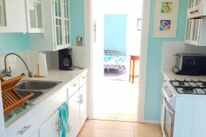 Gallery image of Short walk to beach 4 br 2 bath restored 1935 home in Grover Beach