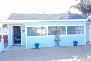 Gallery image of Short walk to beach 3 br 2 bath restored 1935 home in Grover Beach