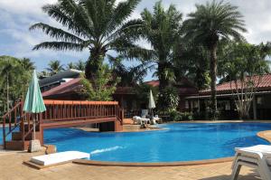Swimmingpoolen hos eller tæt på Ban Krut Resort