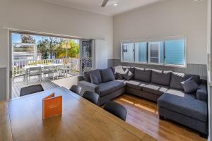 A seating area at Ingenia Holidays Lake Conjola