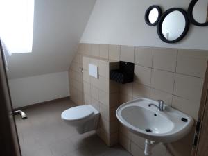 Kúpeľňa v ubytovaní Ubytování u kostela, SEDLO 12os + 35 fotografií