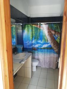 Ένα μπάνιο στο Gouvia House Luxury Apartments
