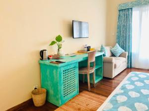 TV a/nebo společenská místnost v ubytování Thaproban Beach House