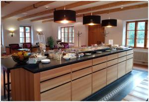 Kuchnia lub aneks kuchenny w obiekcie Hotel zum Glockenturm
