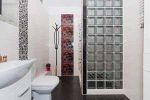 Kúpeľňa v ubytovaní Jantar Apartamenty City Center + 25 fotografií