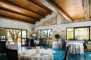 Restaurace v ubytování Magaggiari Hotel Resort