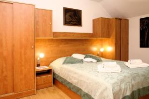 Postel nebo postele na pokoji v ubytování Apartamenty Solar + 23 fotografií