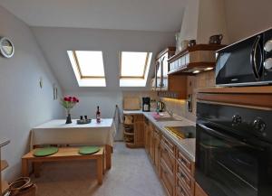 Kuchyň nebo kuchyňský kout v ubytování Ferienwohnung Lange mit Balkon ab 7 Jahren
