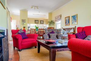 Ruang duduk di 56B Gowrie Village