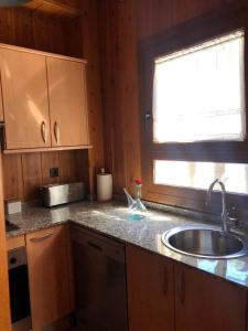 a kitchen with a sink and a window at Casa Cabalé en Roní in Roní