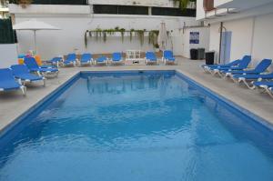Bazén v ubytovaní Apts ARA with pool alebo v jeho blízkosti