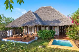 Bazén v ubytování Konokono Beach Resort and Isaraya Luxury Overwater Villas nebo v jeho okolí
