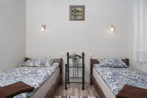 A bed or beds in a room at Smėlio Apartamentai