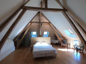Tempat tidur dalam kamar di Le Gîte de Saint Phal