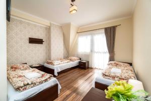 En eller flere senge i et værelse på DW Harenda + 71 billeder