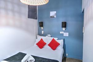 Letto o letti in una camera di Hôtel Les Corps Saints
