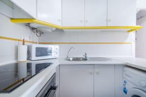 A kitchen or kitchenette at 053 La Mata Dunes - Alicante Real Estate