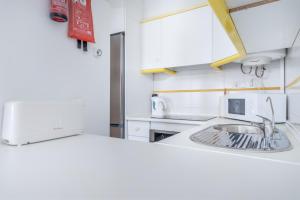 A kitchen or kitchenette at 053 La Mata Dunes - Alicante Real Estate