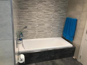 Ванная комната в Penthouse in Marsaxlokk with panoramic views: 3 bedrooms, 2 baths