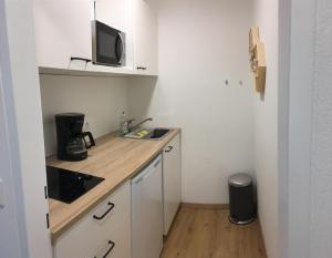 A kitchen or kitchenette at Appartement Hochkönigreich