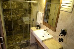 Koupelna v ubytování Extenso Hotel