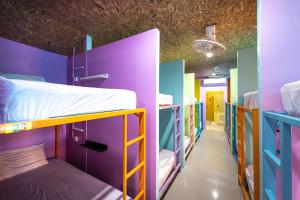 Postel nebo postele na pokoji v ubytování myPatong Social Hostel + 37 fotografií
