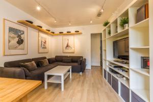 a living room with a couch and a tv at Apartment Gentianes 1 in Chamonix-Mont-Blanc