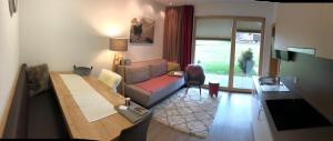Posezení v ubytování Laurins Lodge + 37 fotografií