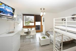 Televízia a/alebo spoločenská miestnosť v ubytovaní Kaprun Apartments