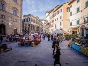 Gallery image of The house with steam room, jacuzzi and theater view in Cortona