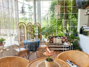 Гостиная зона в Chill House at Naiyang