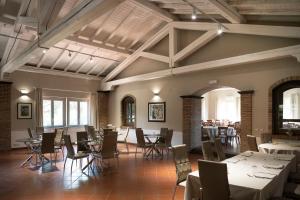 Restavracija oz. druge možnosti za prehrano v nastanitvi Il Picciolo Etna Golf Resort & Spa