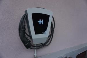 a charger is attached to the side of a wall at Feriendomizil Burgert Nähe Europapark in Kippenheim