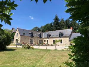 a large stone house with a yard at Domaine de la Prévostais in Pleucadeuc