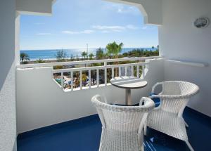 Balkón alebo terasa v ubytovaní Corallium Beach by Lopesan Hotels - Adults Only