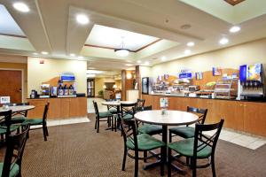 a restaurant with tables and chairs and a counter at Holiday Inn Express Hotel & Suites Claypool Hill -Richlands Area, an IHG Hotel in Pounding Mill